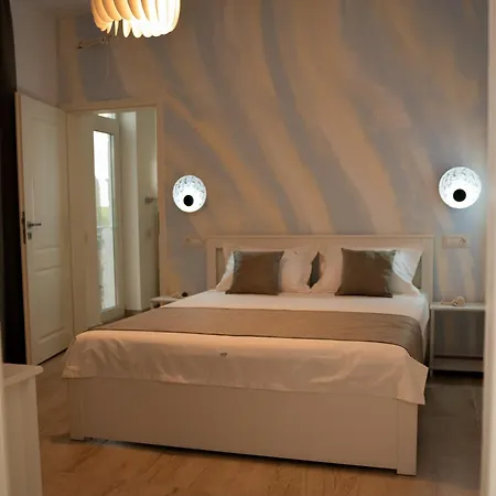 Halta Pescarus Pensión Douăzeci şi Trei August